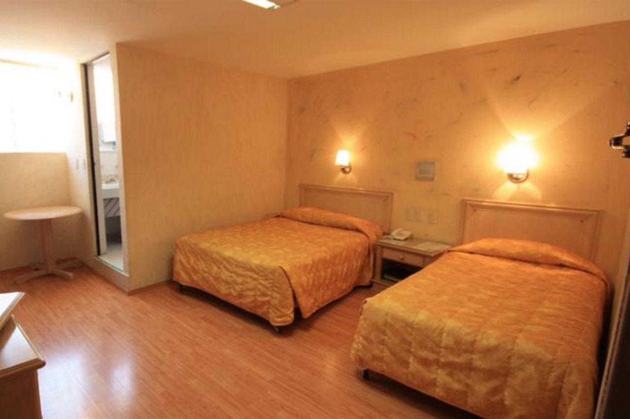 Hotel Mision León Esterno foto