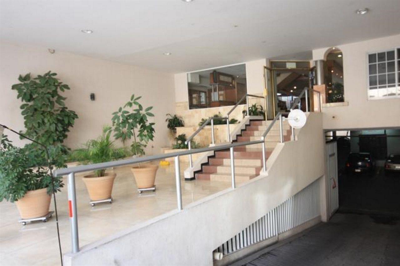 Hotel Mision León Esterno foto
