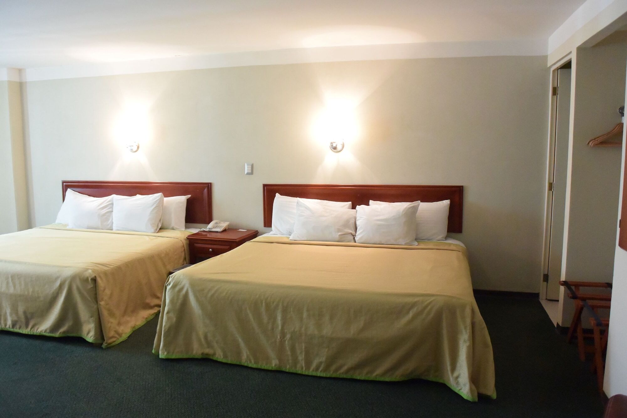 Hotel Mision León Esterno foto